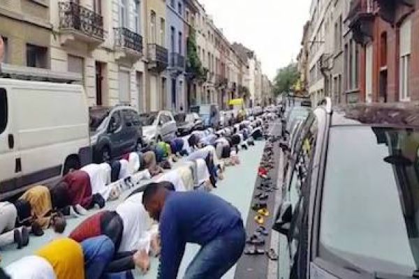 Schaerbeek: Une prière clandestine organisée dans la rue 27 juin 2017